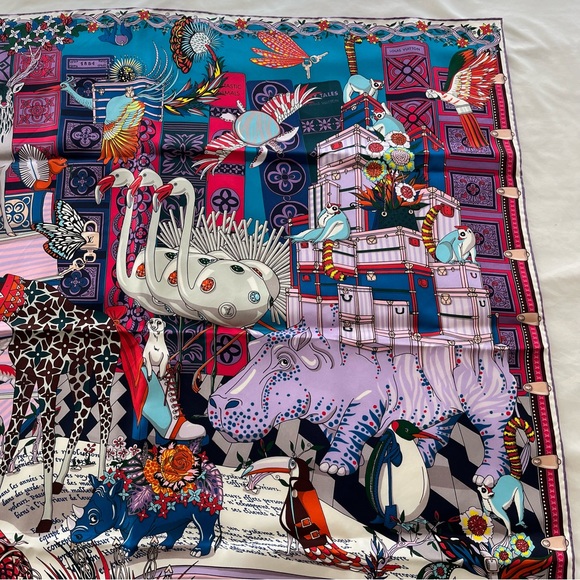 Louis Vuitton Large Scarf Limited Edition 100% Silk - Picture 3 of 8